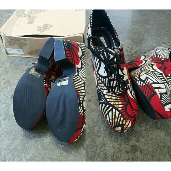 NWT Urban Outfitters Abstract Floral Motif Block Geo Heel | Women's 9 - Picture 2 of 15